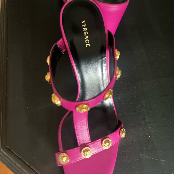 Brand New Never Worn Authentic Versace  Pink Leather Studded Accents T-strap. - Picture 4 of 8